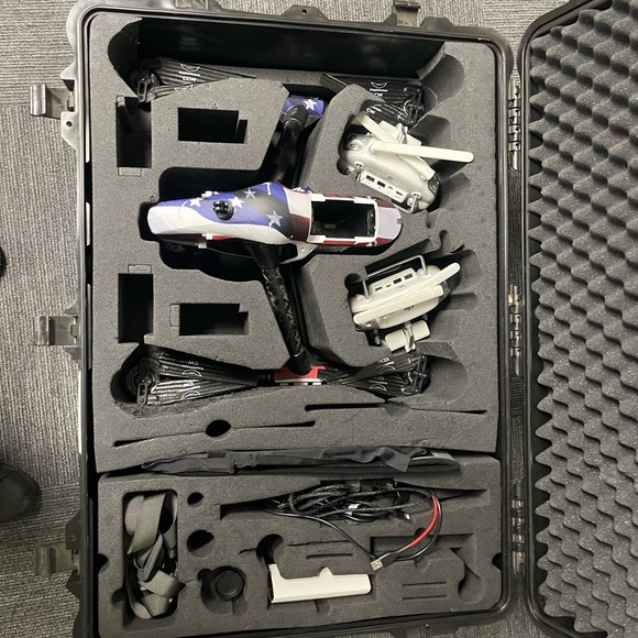 DJI Inspire 1 T600 Professional Drone Camera Batteries Props HardCase - Picture 2 of 4